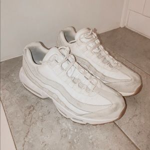 WOMAN’S NIKE AIRMAX 95’s